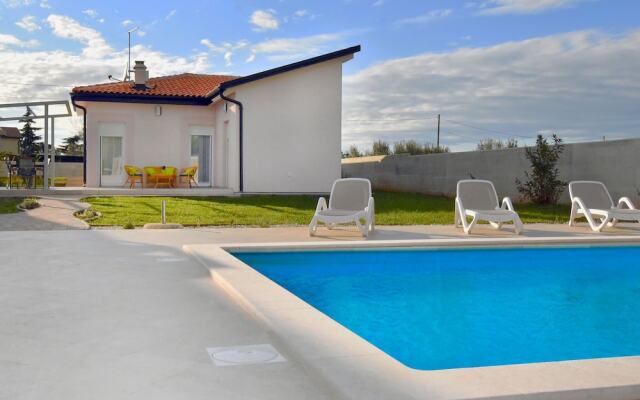 Serene Holiday Home in Novigrad with Private Pool