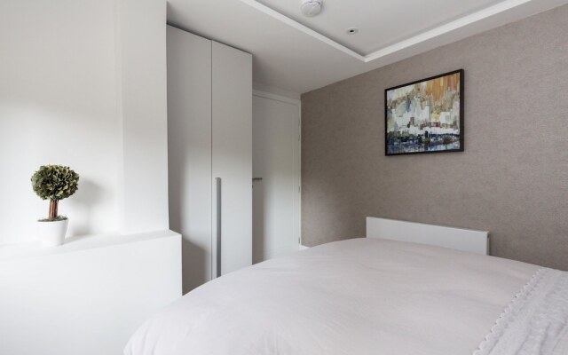 The Saint Stephen s Gardens Mansion VII