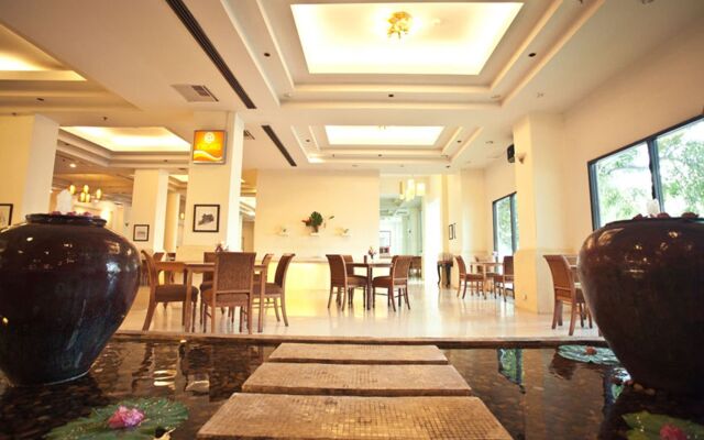 Ploy Palace Hotel