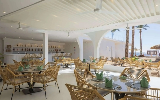 Posh Club by SUNRISE White Hills