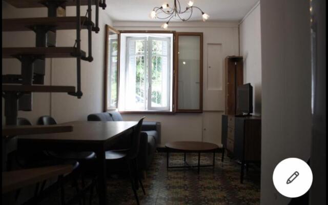 Appartement 117 b cité médiévale