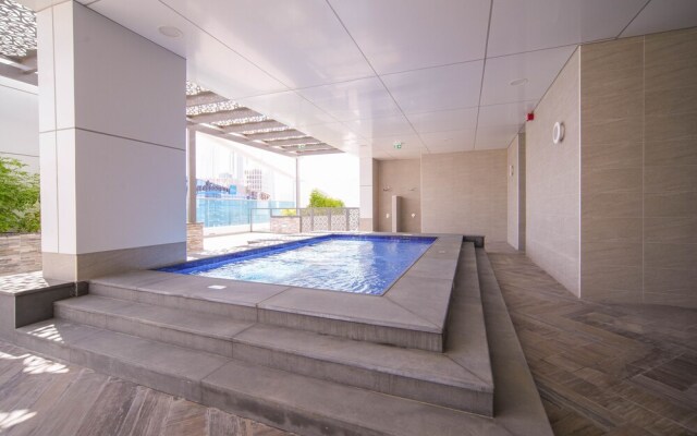 Business Bay 1BR Canal View Rooftop Pool - 360 vacation