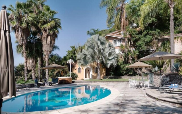3 Bedroom Spacious Villa with Pool & Lake view