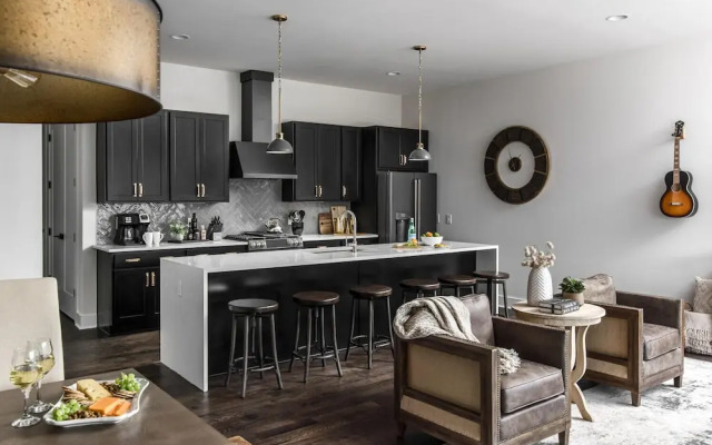 Luxe-tennessee Row-heart of Gulch-mins to Broadway