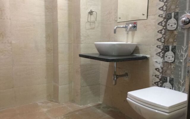 Hotel Ratan Royal Inn.