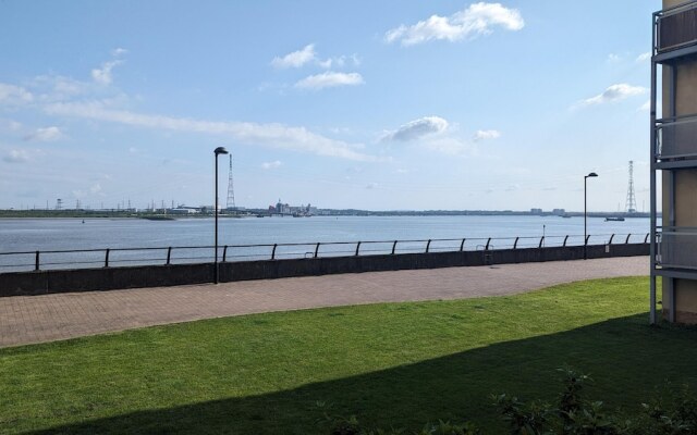 Greenhithe Flat-kent- 20 Mins to London-petsok