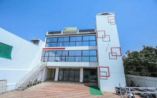 Oyo 3603 White Pearl Hotel