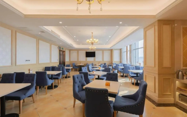 Vienna Hotel (Qujing High Speed Railway Station Wuguanyi Center)