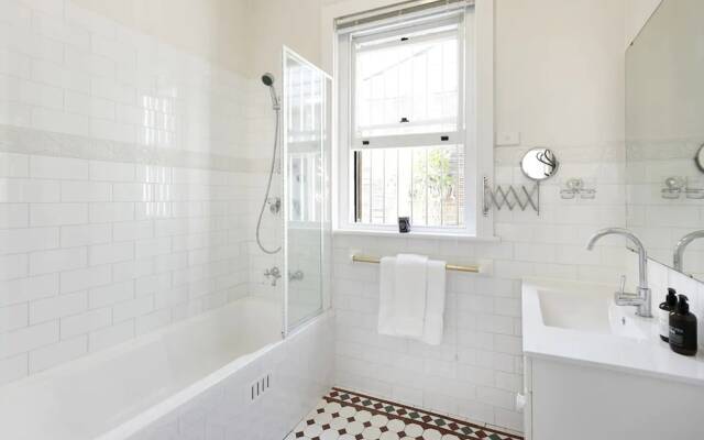 Bright and Elegant Executive 3 Bedroom Family Home