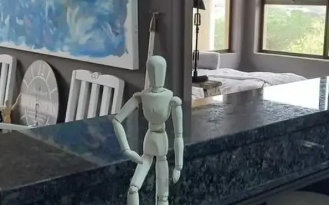 V's studio