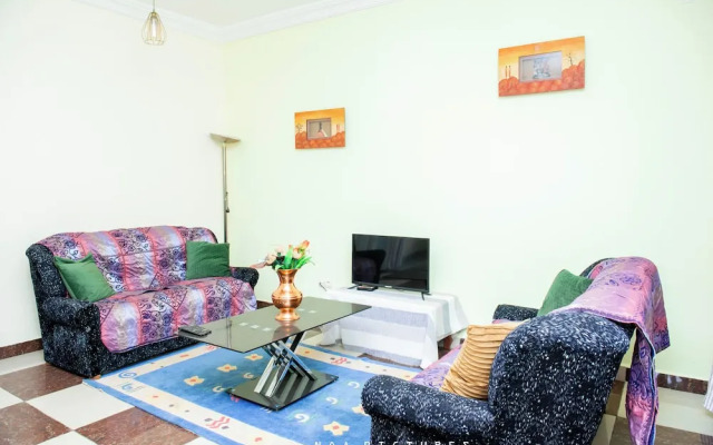 Odza, Modern Apartment, 3 Bedrooms, Private Parking