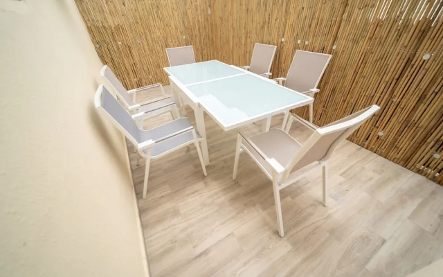 Boutique and garden apartments in Hawaii complex by YalaRent - Families only