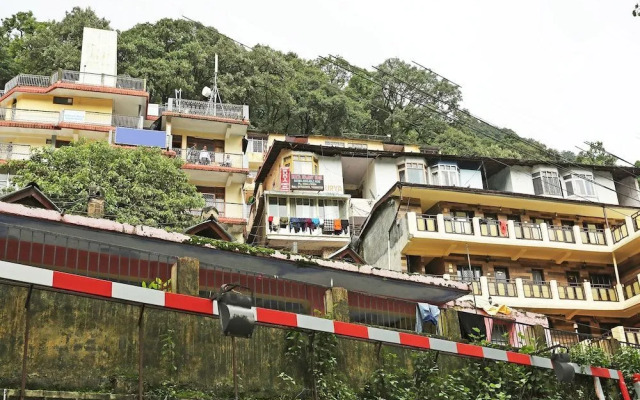 Leena Holiday Homes by OYO Rooms