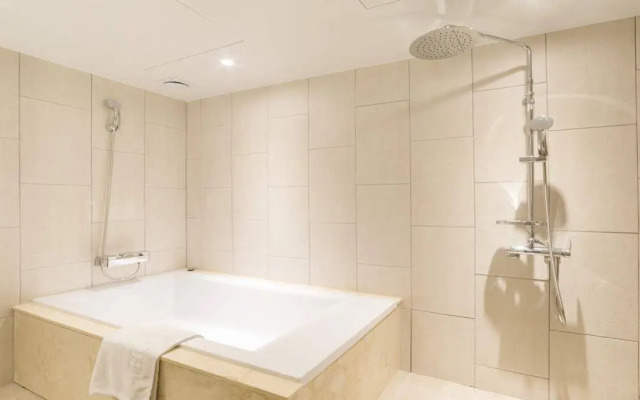 Reborn Suwon Silkroad Hotel