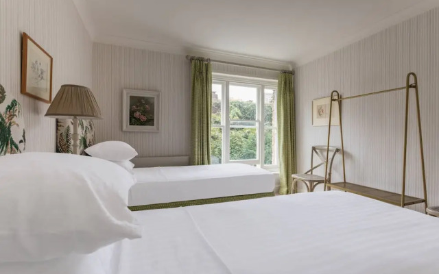 Upper Addison Gardens II by Onefinestay