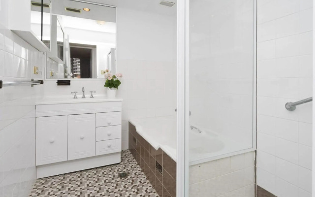 Tasman Towers - Unit 13