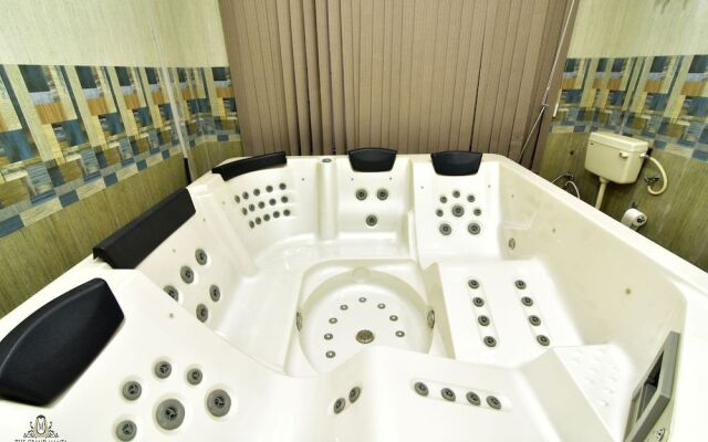 Hotel The Grand Mamta