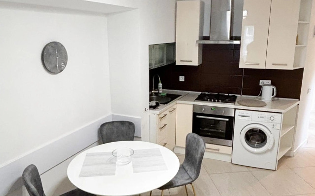 SoVA apartment str Gnatyuka 18