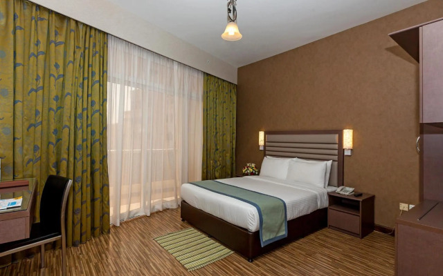Bed by Tha-Pra Hotel and Apartment