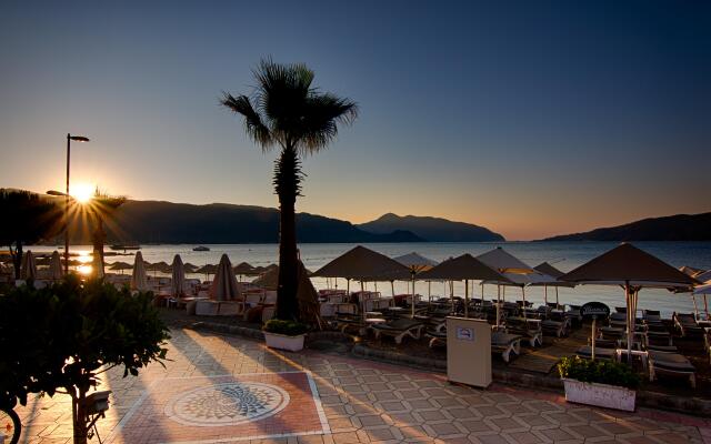 Romance Beach Hotel
