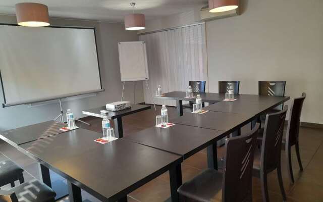 Brit Hotel Confort Montauban