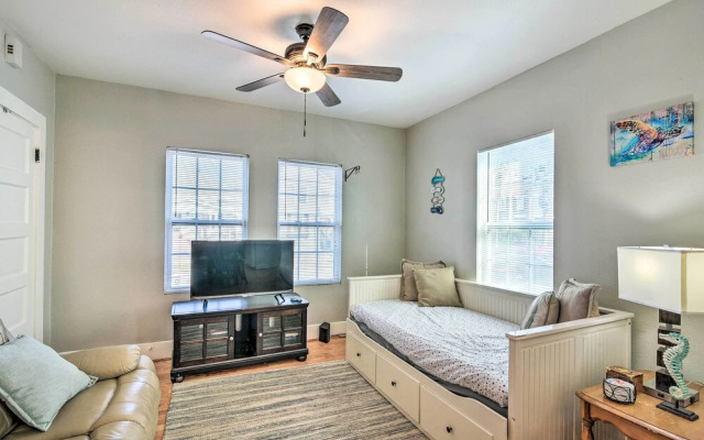 Steps to Beach: Nautical Galveston Home Near Pier!