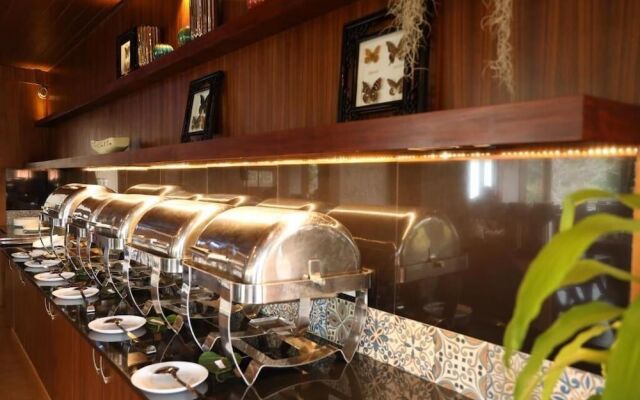 Contour Island Resort & Spa