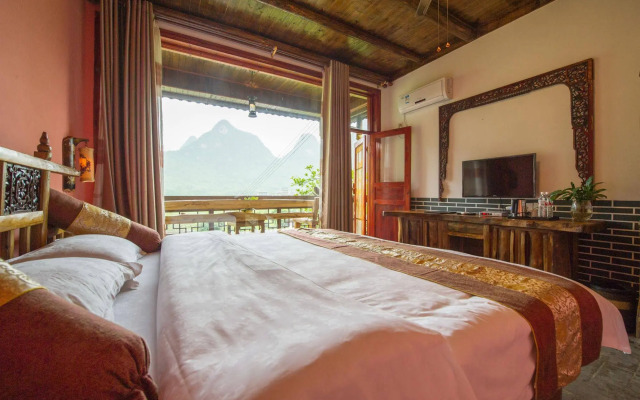 Yangshuo Scenic Mountain Retreat