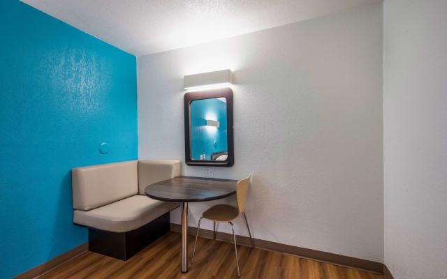 Motel 6 Dallas - Irving DFW Airport East