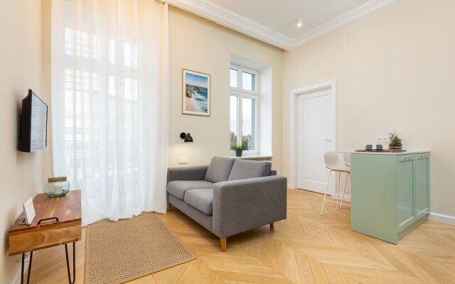 Apartment Warsaw Targowa by Renters