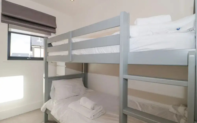 Agua de Plata, 16 Wakeling Island, Silverlake