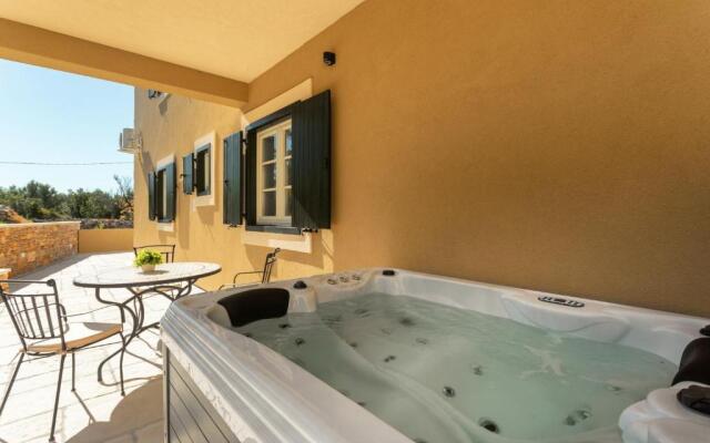 TEONA Luxury Studio Apartment with jacuzzi and garden view