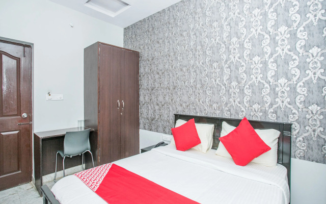 Capital O 2323 Royal Executive Inn