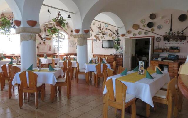 Józsi Bácsi Vendéglője és Szállodája