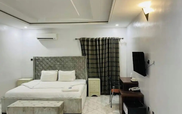 Villa Maxili Hotel and Apartment