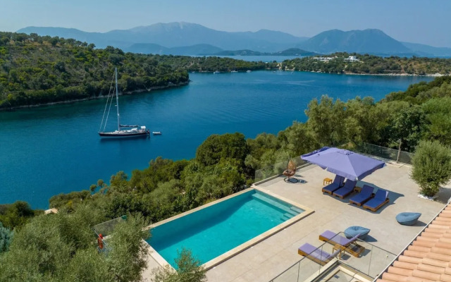 Villa Chriselia - 3 Bedrooms With Sea Access