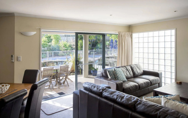 The Reef Beachfront Apartments