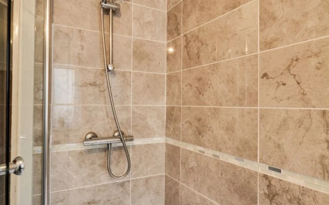 Cosy 2 Bedroom Apartment with Parking