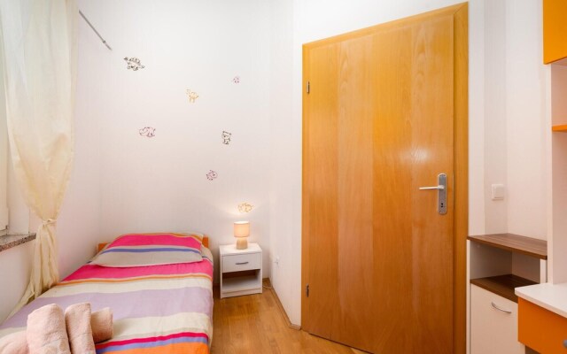 Nice Home in Cizici With Wifi and 2 Bedrooms