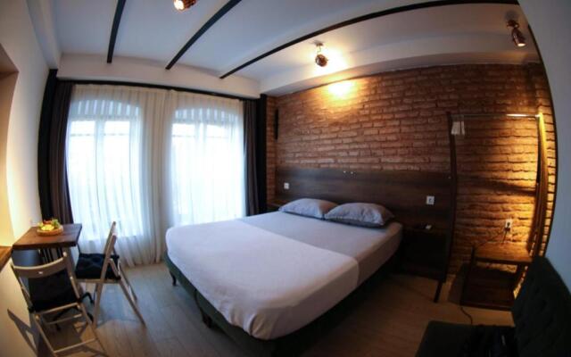 Fanus Suites Karaky