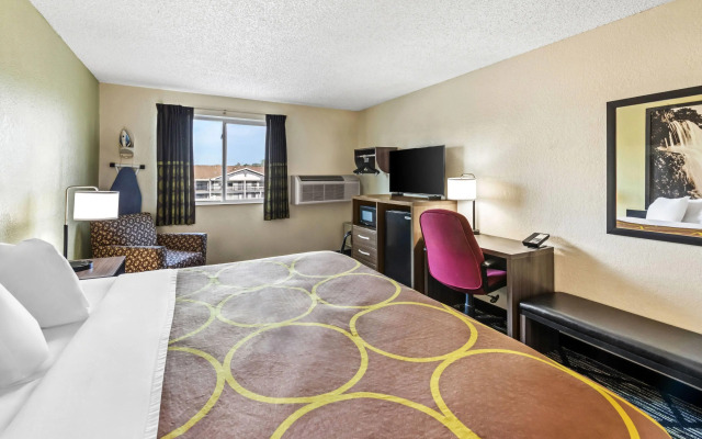 Super 8 by Wyndham Independence Kansas City