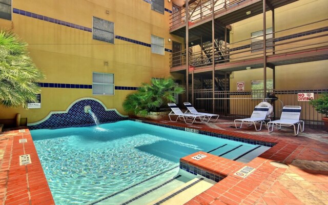 Austinstays Downtown Condo
