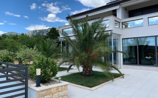 Luxurious Villa in Grizane with Sauna
