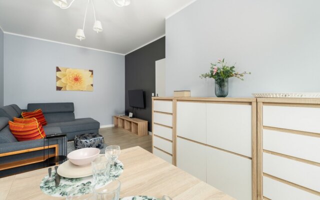 Apartment With Garden Poznan by Renters
