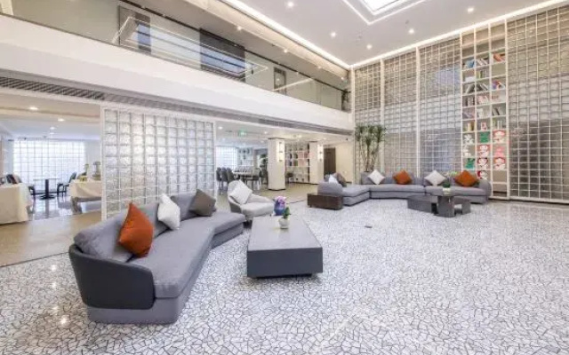 Banbian Mountain Island Hotel