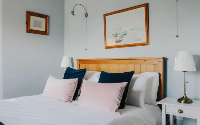 The Loft 2BR Duplex 82 Cathedral Cardiff Parking