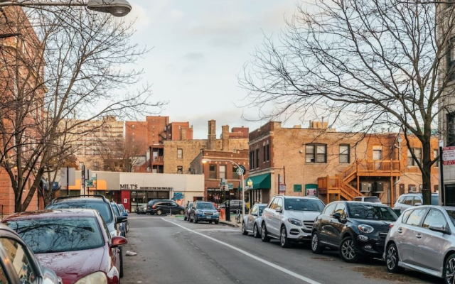 Best Deal 2BR Apt in Lakeview