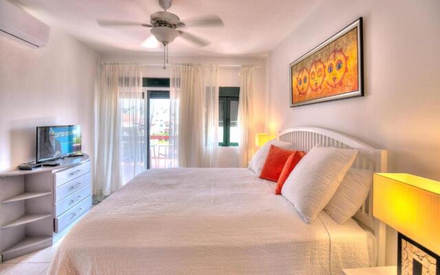Neat 2 Bedroom Apartment Next to the Beach S-i401
