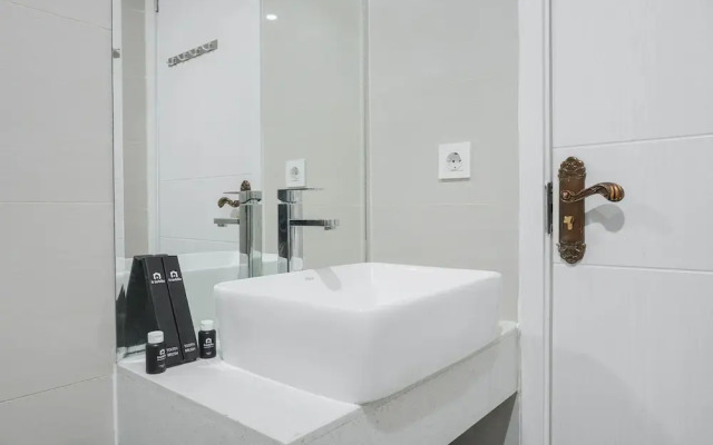 Nice And Modern 2Br At Daan Mogot City Apartment