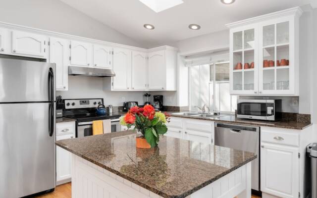 Seattle Vacation Home: The Big Top